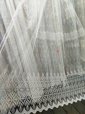 Фатиновая тюль белого цвета с вышивкой 85317 фото